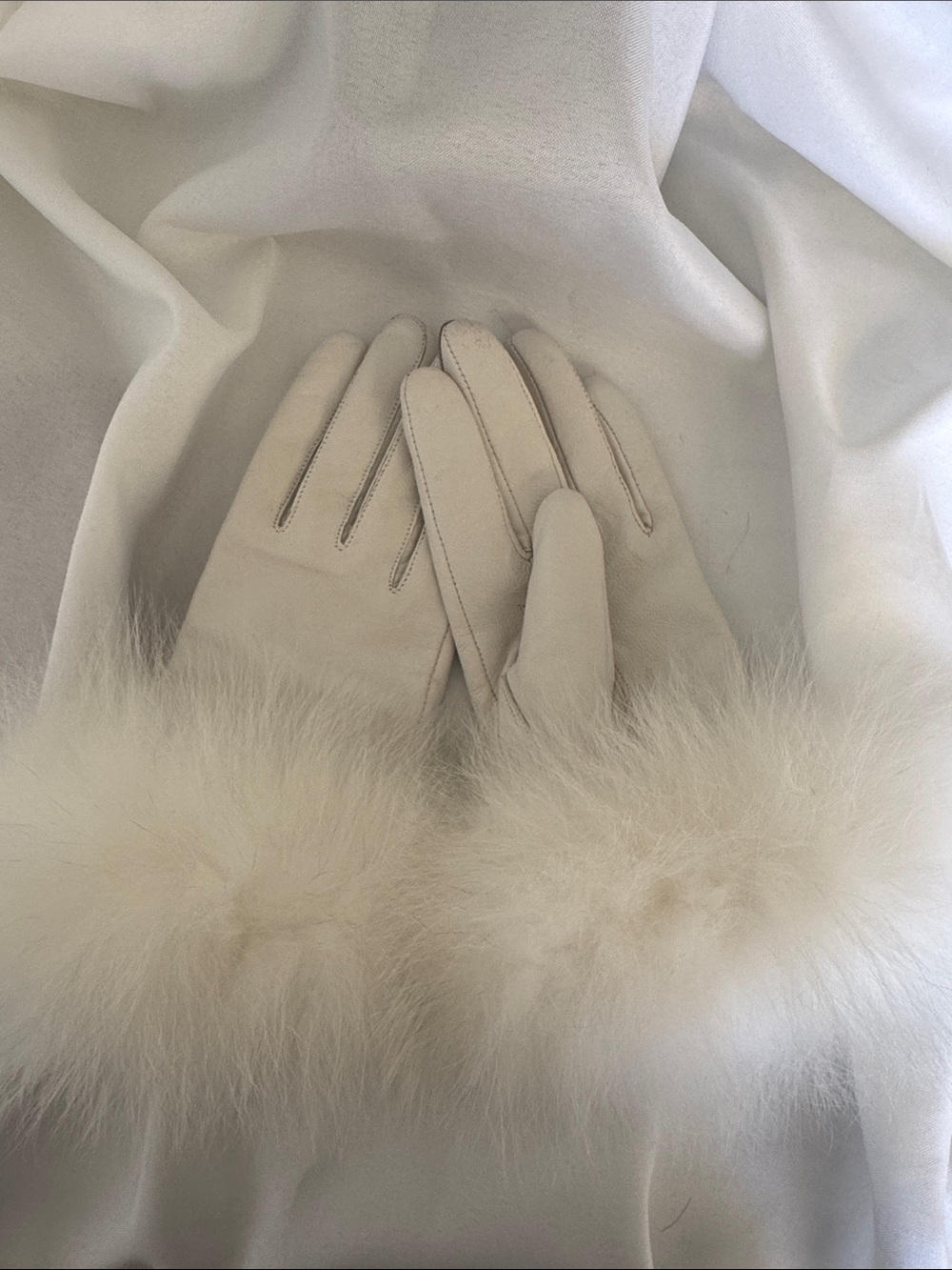 Elegant Women's Cream Leather Gloves with Fur Cuff